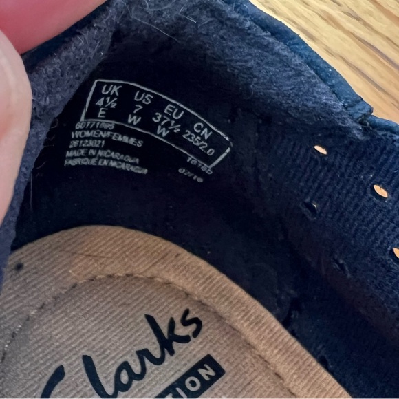 ⭐️ Clarks Navy Medora Gemma Nubuck Slip-On Shoe Size 7 - Picture 14 of 14